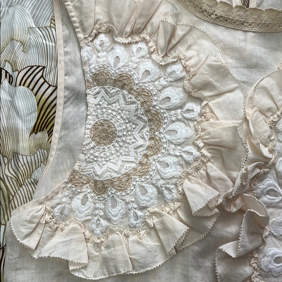 NWT Zara Beige and White Lace Sleeveless Top Size M - Picture 3 of 7